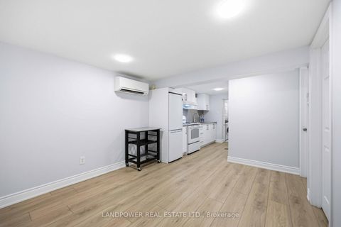 Photo 33 at 549 Lawrence Avenue W, Lawrence, Toronto