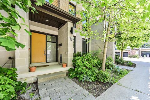 Photo 0 at 18 Kenneth Wood Crescent, Newtonbrook East, Toronto