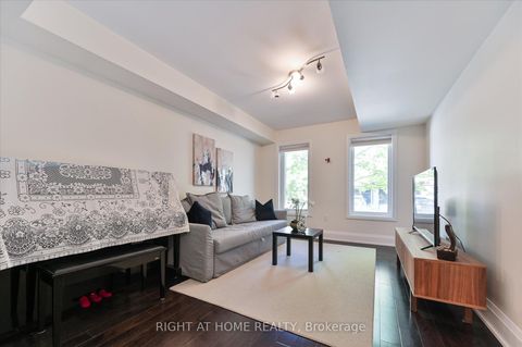 Photo 2 at 18 Kenneth Wood Crescent, Newtonbrook East, Toronto