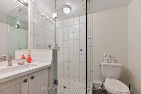 Photo 4 at 18 Kenneth Wood Crescent, Newtonbrook East, Toronto