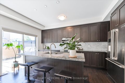 Photo 13 at 18 Kenneth Wood Crescent, Newtonbrook East, Toronto