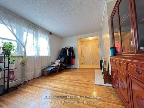 Photo 1 at 33 Agincourt Drive, Malvern West, Toronto