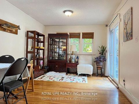 Photo 2 at 33 Agincourt Drive, Malvern West, Toronto