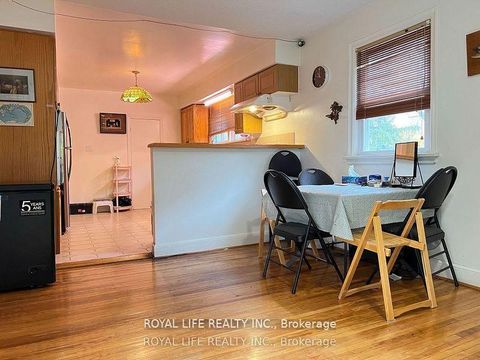 Photo 5 at 33 Agincourt Drive, Malvern West, Toronto