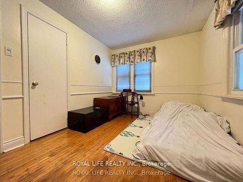 Photo 8 at 33 Agincourt Drive, Malvern West, Toronto