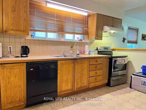 Photo 9 at 33 Agincourt Drive, Malvern West, Toronto