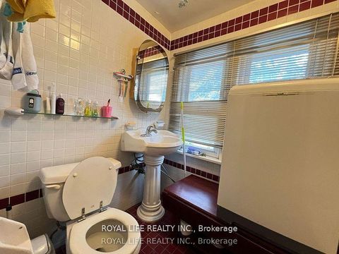 Photo 11 at 33 Agincourt Drive, Malvern West, Toronto