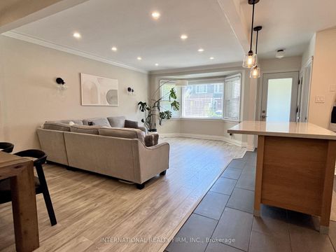 Photo 12 at 688 Sammon Avenue, East York, Toronto