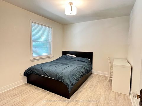 Photo 22 at 688 Sammon Avenue, East York, Toronto