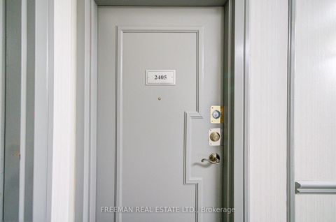 Photo 3 at 2405 - 633 Bay Street, Bay Street Corridor, Toronto