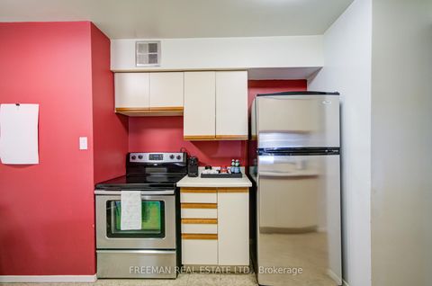 Photo 5 at 2405 - 633 Bay Street, Bay Street Corridor, Toronto