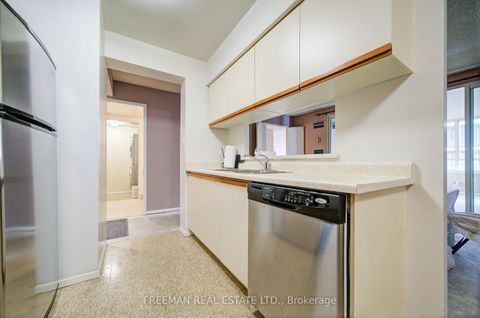 Photo 6 at 2405 - 633 Bay Street, Bay Street Corridor, Toronto