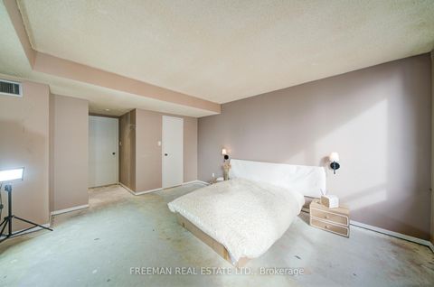 Photo 14 at 2405 - 633 Bay Street, Bay Street Corridor, Toronto