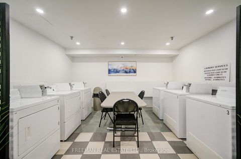 Photo 20 at 2405 - 633 Bay Street, Bay Street Corridor, Toronto