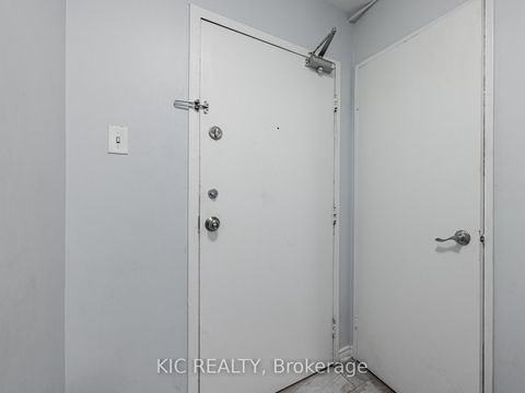 Photo 4 at 403 - 2645 KIPLING Avenue, Jamestown, Toronto