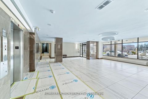 Photo 4 at 702 - 130 Neptune Drive, Lawrence, Toronto