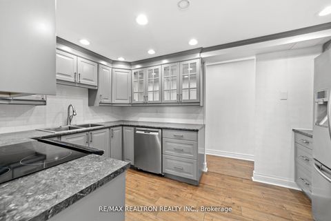 Photo 11 at 702 - 130 Neptune Drive, Lawrence, Toronto