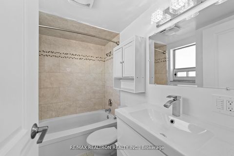 Photo 24 at 702 - 130 Neptune Drive, Lawrence, Toronto