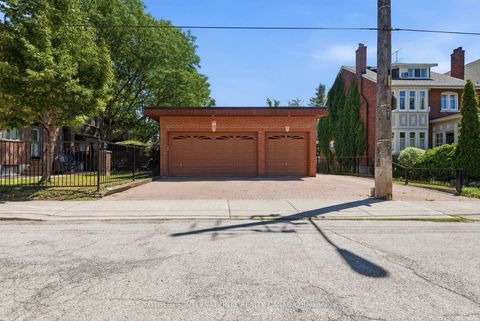 Photo 2 at 376 Sunnyside Avenue, Swansea, Toronto