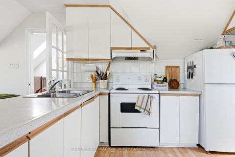 Photo 18 at 376 Sunnyside Avenue, Swansea, Toronto