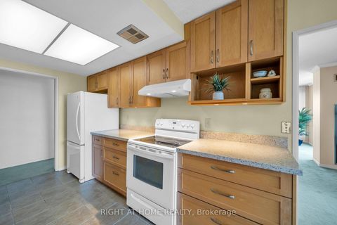 Photo 5 at 1801 - 1 Concorde Place, Don Mills, Toronto
