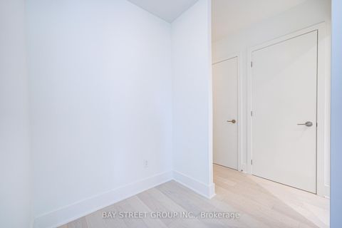 Photo 11 at 2312 - 11 Yorkville Avenue, Annex, Toronto