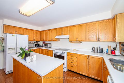 Photo 11 at 120 Janesville Road, Uplands, Vaughan