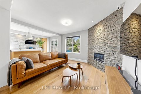 Photo 4 at 30 Pentland Crescent, Maple, Vaughan