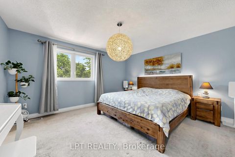 Photo 10 at 30 Pentland Crescent, Maple, Vaughan