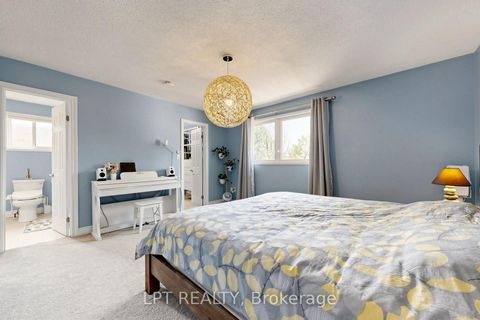 Photo 11 at 30 Pentland Crescent, Maple, Vaughan