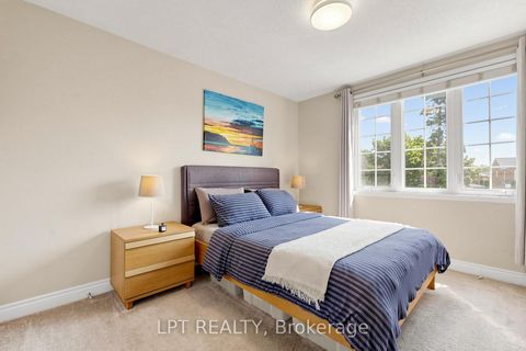 Photo 14 at 30 Pentland Crescent, Maple, Vaughan