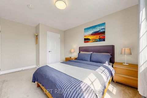 Photo 15 at 30 Pentland Crescent, Maple, Vaughan