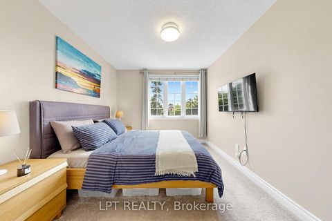 Photo 16 at 30 Pentland Crescent, Maple, Vaughan