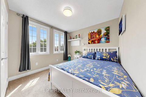 Photo 17 at 30 Pentland Crescent, Maple, Vaughan