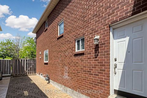 Photo 31 at 30 Pentland Crescent, Maple, Vaughan
