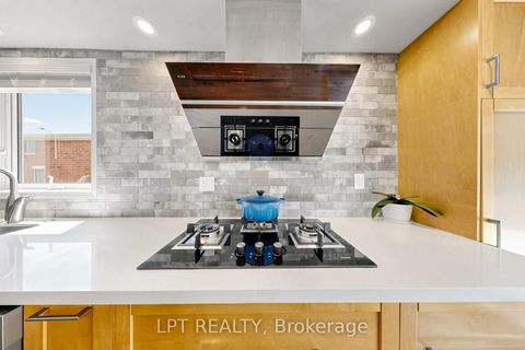 Photo 32 at 30 Pentland Crescent, Maple, Vaughan