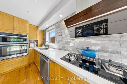 Photo 33 at 30 Pentland Crescent, Maple, Vaughan