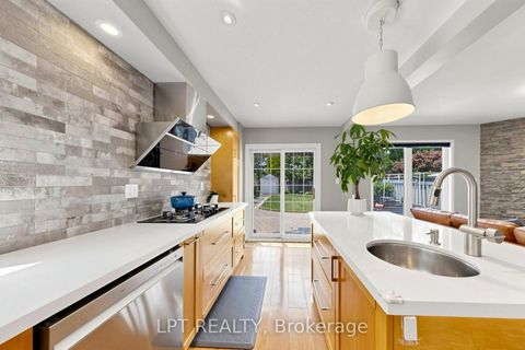 Photo 34 at 30 Pentland Crescent, Maple, Vaughan