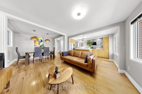 Photo 36 at 30 Pentland Crescent, Maple, Vaughan