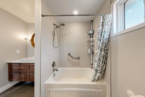 Photo 40 at 30 Pentland Crescent, Maple, Vaughan