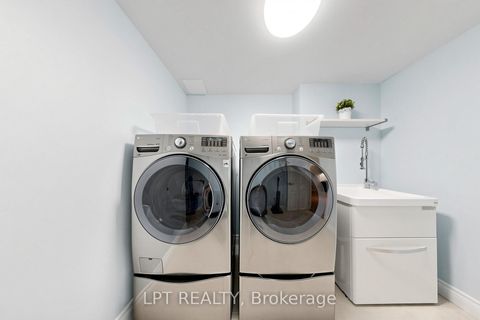 Photo 41 at 30 Pentland Crescent, Maple, Vaughan