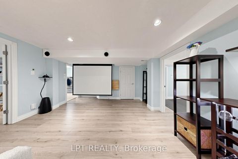 Photo 43 at 30 Pentland Crescent, Maple, Vaughan