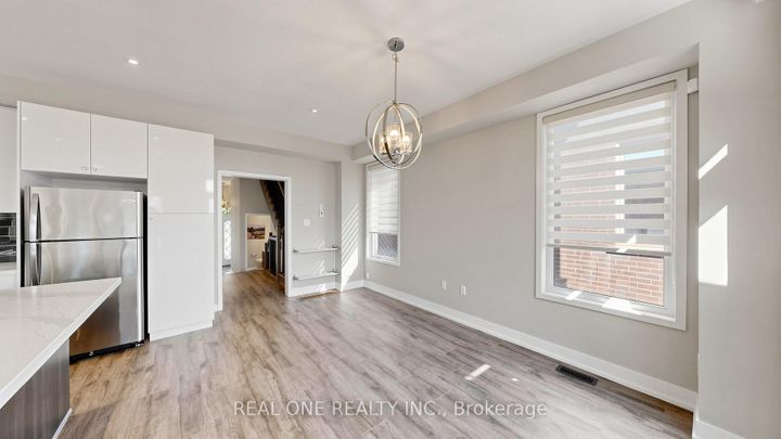 Photo 6 at 3151 Mintwood Circle, GO Glenorchy, Oakville