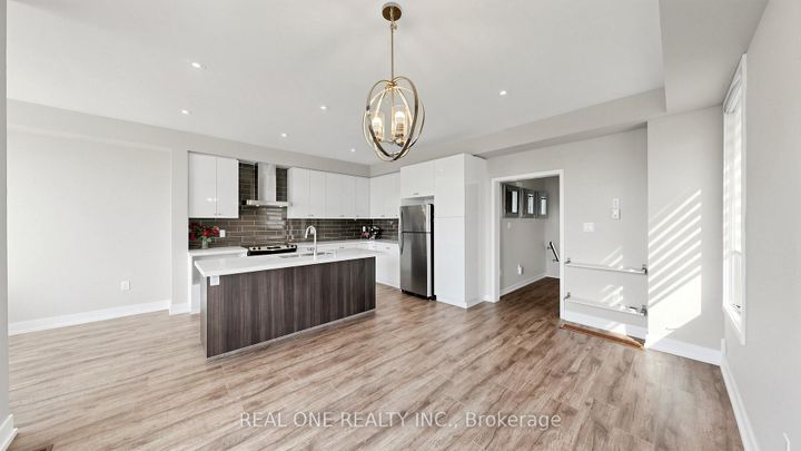 Photo 7 at 3151 Mintwood Circle, GO Glenorchy, Oakville