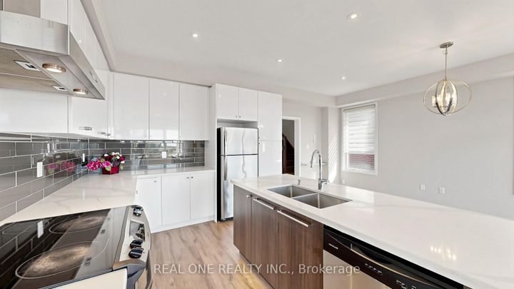 Photo 10 at 3151 Mintwood Circle, GO Glenorchy, Oakville