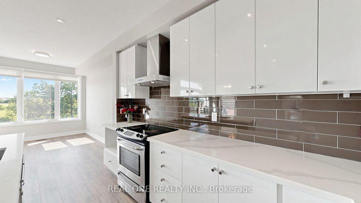 Photo 11 at 3151 Mintwood Circle, GO Glenorchy, Oakville