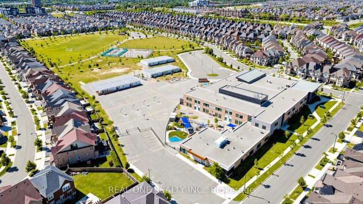 Photo 49 at 3151 Mintwood Circle, GO Glenorchy, Oakville