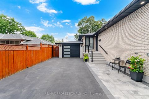 Photo 3 at 9 Tynevale Drive, Richview, Toronto