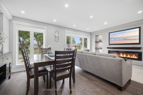 Photo 10 at 9 Tynevale Drive, Richview, Toronto