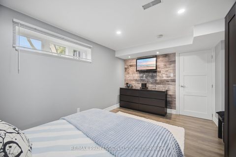 Photo 34 at 9 Tynevale Drive, Richview, Toronto